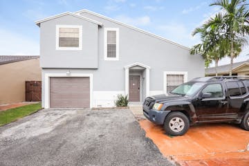 18954 NW 63rd Ct Cir Hialeah, FL 33015
